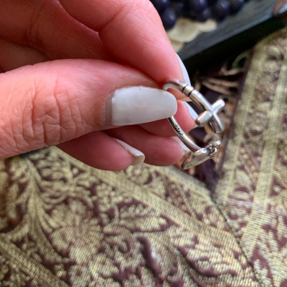 Beautiful 925 silver Cross dangling heart adjustable ring - Picture 3 of 7